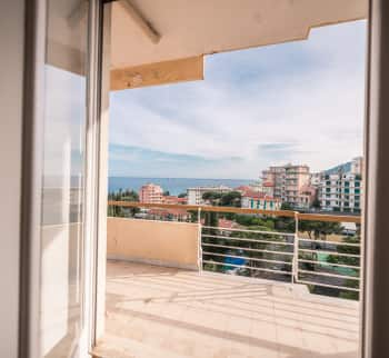 Apartamento em Sanremo com vista para o mar